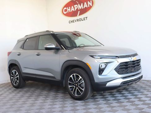 Used 2025 Chevrolet TrailBlazer LT FWD image 1