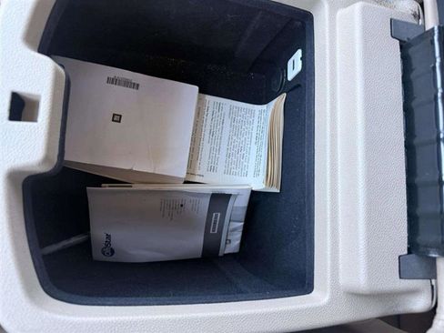 Used 2011 GMC Yukon SLT w/ SLT-2 Equipment Package image 33