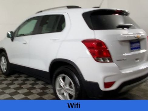 Used 2022 Chevrolet Trax LT w/ LT Convenience Package image 9