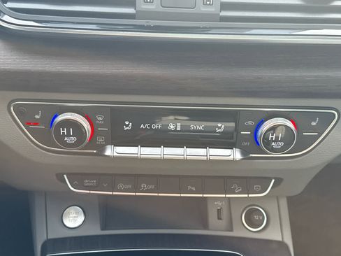 Used 2021 Audi Q5 Premium w/ Convenience Package image 20