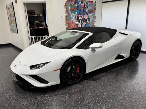 Used 2022 Lamborghini Huracan EVO image 3
