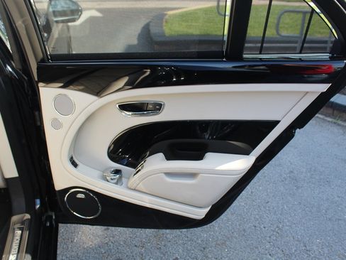 Used 2013 Bentley Mulsanne image 37