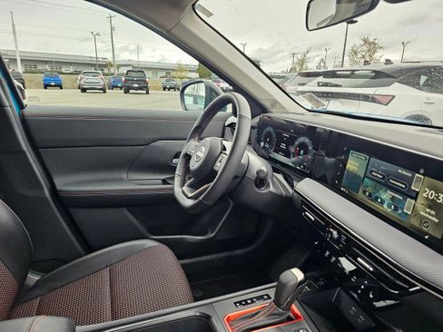 Used 2025 Nissan Kicks SR w/ SR Premium Package image 15