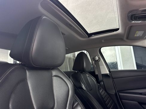 Used 2025 Hyundai Elantra Limited FWD image 15