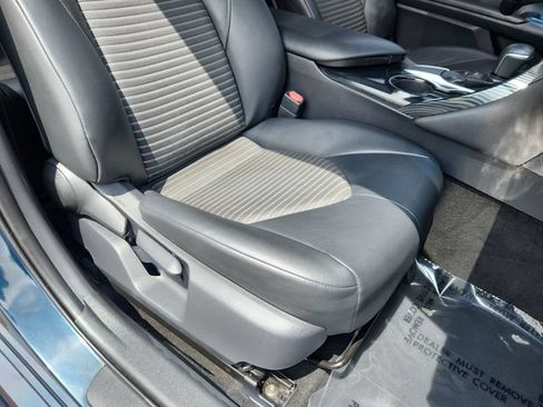 Used 2018 Toyota Camry SE w/ Moonroof Package FWD image 26