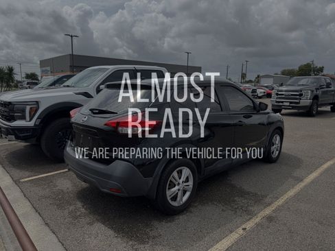 Used 2019 Nissan Kicks S FWD image 4