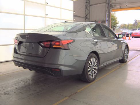 Used 2025 Nissan Altima 2.5 SV FWD image 4