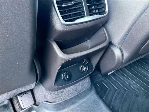 Used 2019 Hyundai Santa Fe SE image 28