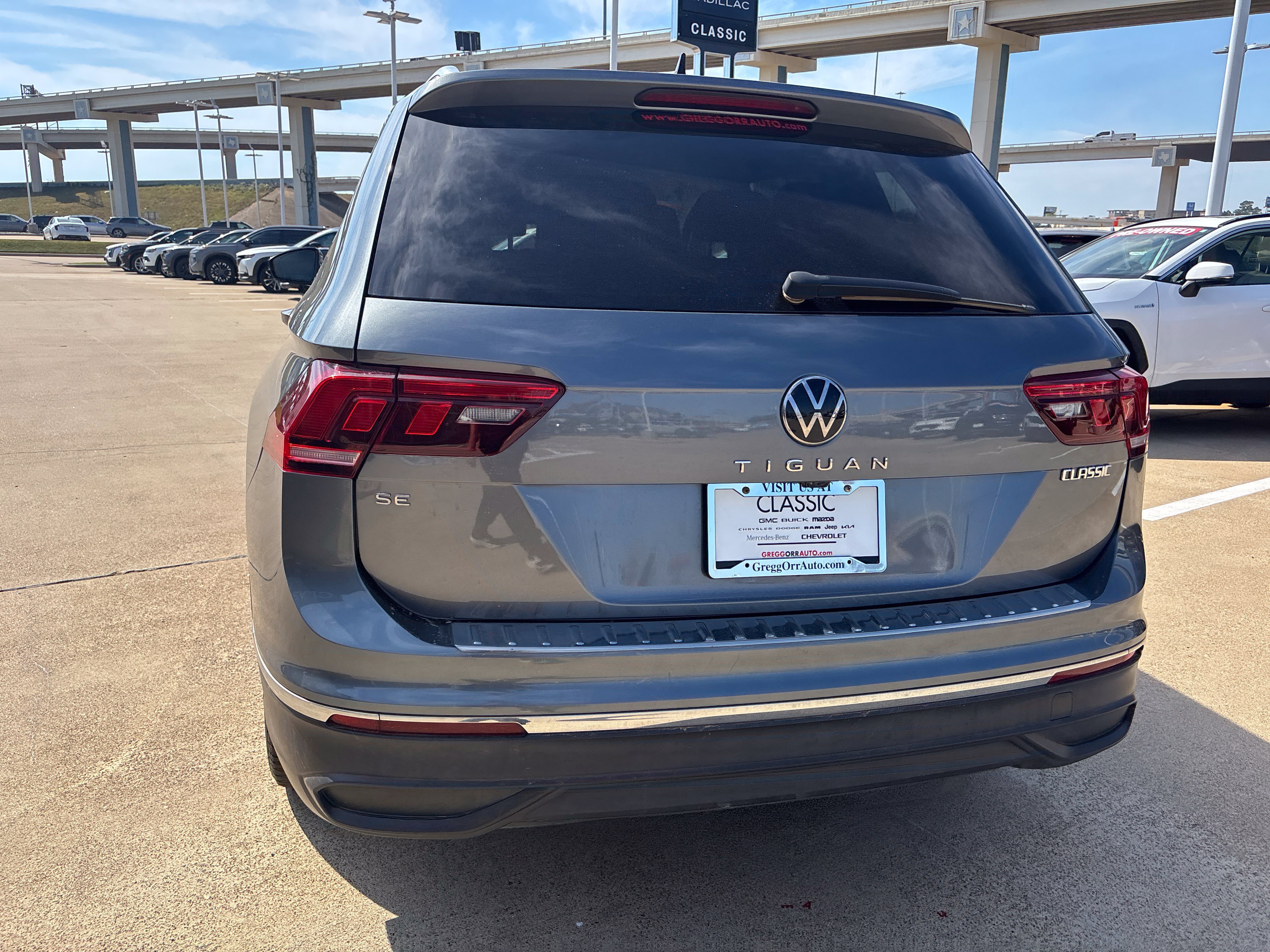 Used 2023 Volkswagen Tiguan SE FWD image 7