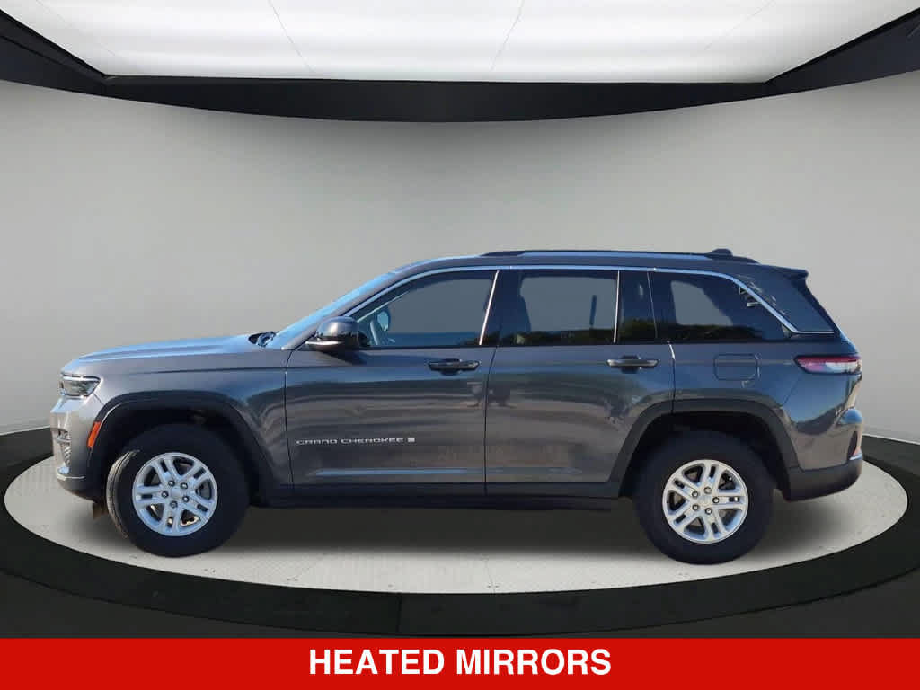 Used 2023 Jeep Grand Cherokee Laredo RWD image 3