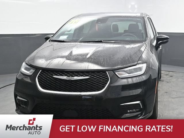 Used 2025 Chrysler Pacifica Select FWD image 2
