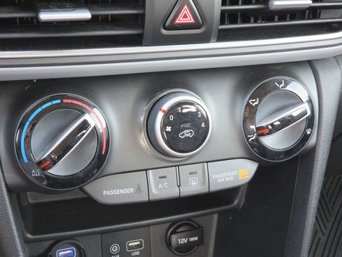 Used 2020 Hyundai Kona SE FWD image 23