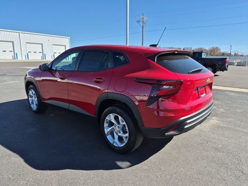 New 2026 Chevrolet Trax LS w/ LS Convenience Package FWD image 5