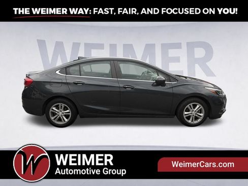 Used 2018 Chevrolet Cruze LT w/ Convenience Package FWD image 4