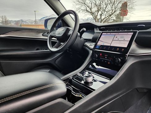 Used 2023 Jeep Grand Cherokee L Limited image 21