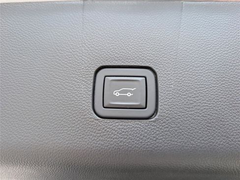 Used 2023 Chevrolet Traverse RS w/ LPO, Cargo Package AWD/4WD image 14