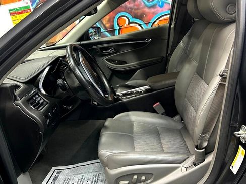 Used 2014 Chevrolet Impala LT w/ Convenience Package image 12