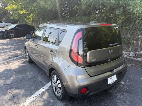 Used 2018 Kia Soul w/ Convenience Package FWD image 7