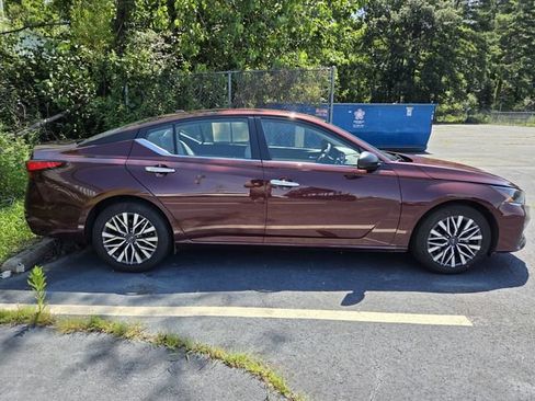 Certified 2025 Nissan Altima 2.5 SV FWD image 10