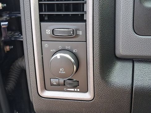 Used 2014 RAM 1500 Express AWD/4WD image 23