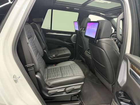 Used 2025 Cadillac Escalade Sport Platinum w/ LPO, ONYX Package image 26