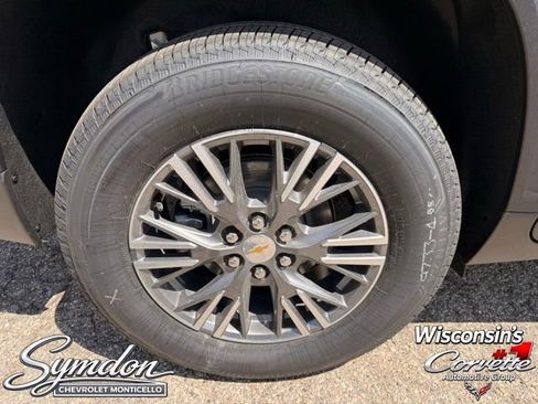 New 2026 Chevrolet Traverse LT w/ LPO, Floor Liner Package AWD/4WD image 10