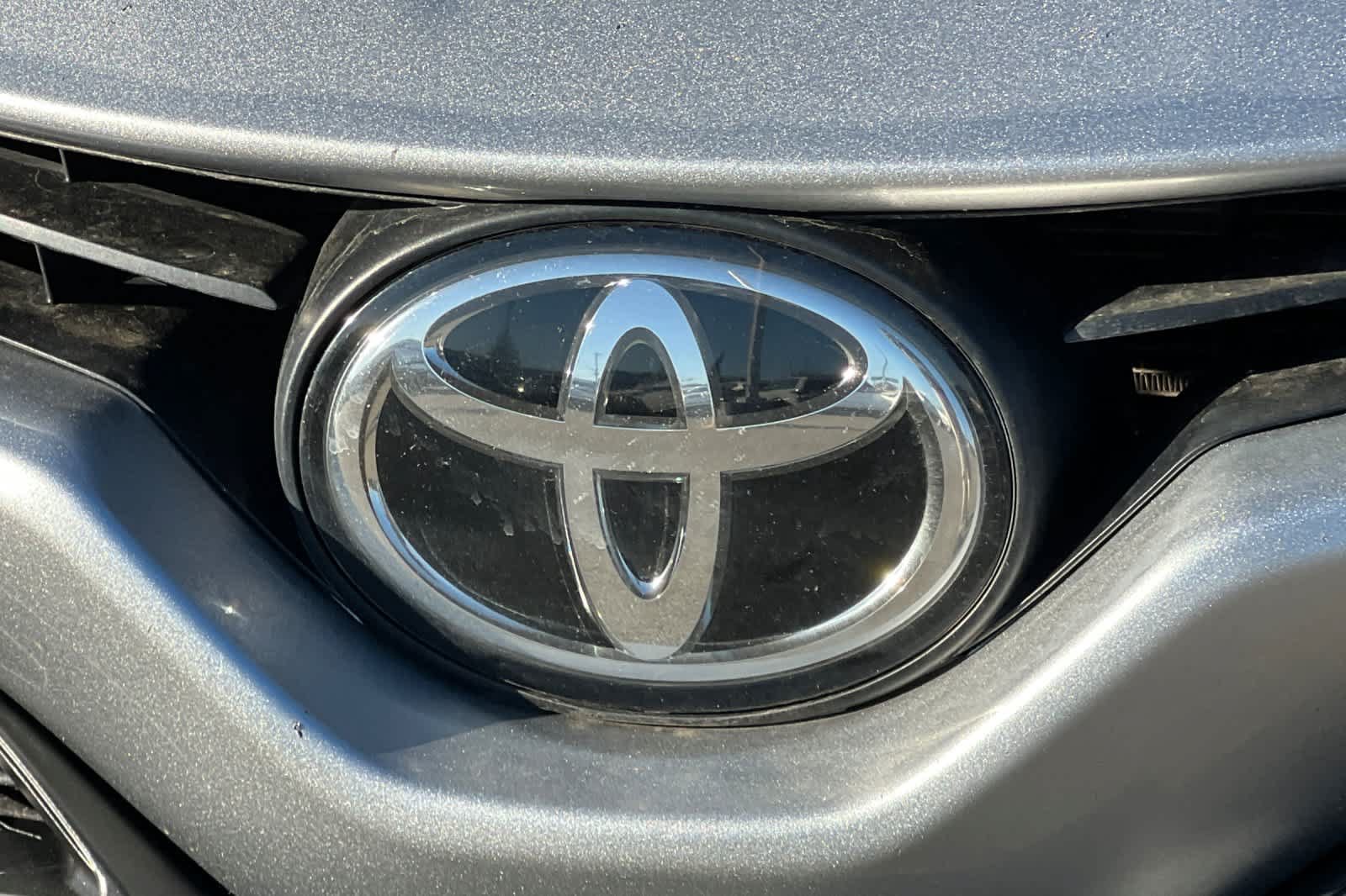 Used 2021 Toyota Camry SE FWD image 16