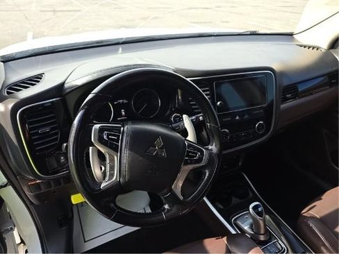 Used 2018 Mitsubishi Outlander SEL AWD/4WD image 5