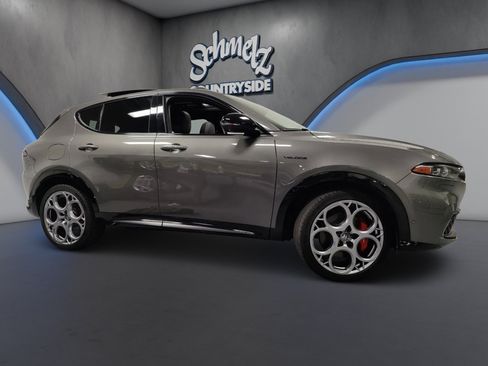 Used 2025 Alfa Romeo Tonale w/ Premium Package AWD/4WD image 4