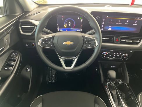 Used 2025 Chevrolet TrailBlazer LT w/ Convenience Package FWD image 15