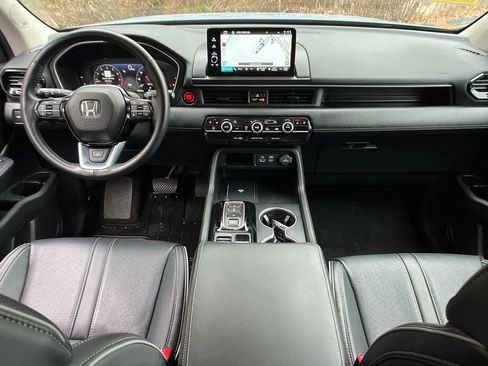 Used 2025 Honda Pilot Elite image 13