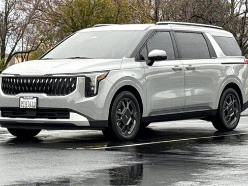 Certified 2025 Kia Carnival EX image 10