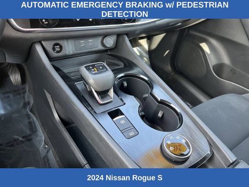 Used 2024 Nissan Rogue S image 10
