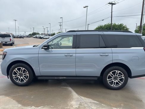 Certified 2025 Ford Expedition Active AWD/4WD image 6