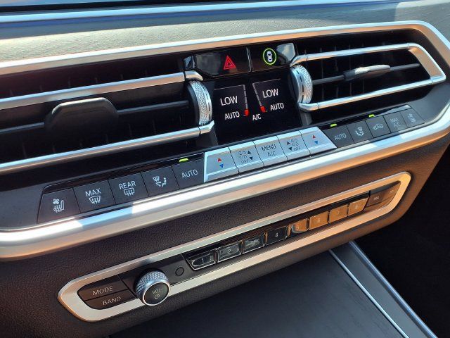 Used 2021 BMW X7 xDrive40i w/ M Sport Package AWD/4WD image 12
