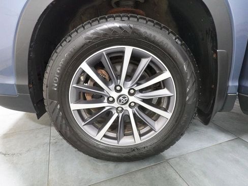 Used 2019 Toyota Highlander XLE AWD/4WD image 38
