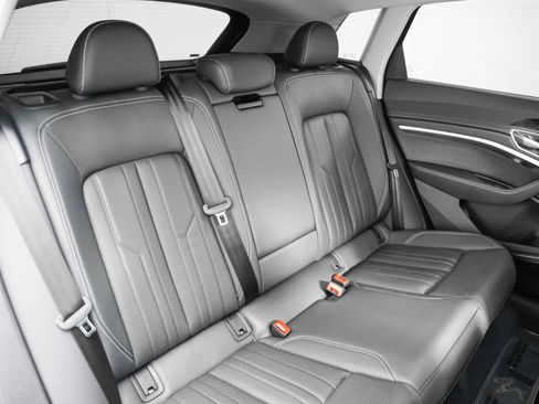 Used 2024 Audi Q8 e-tron Premium Plus w/ Premium Plus Package image 10