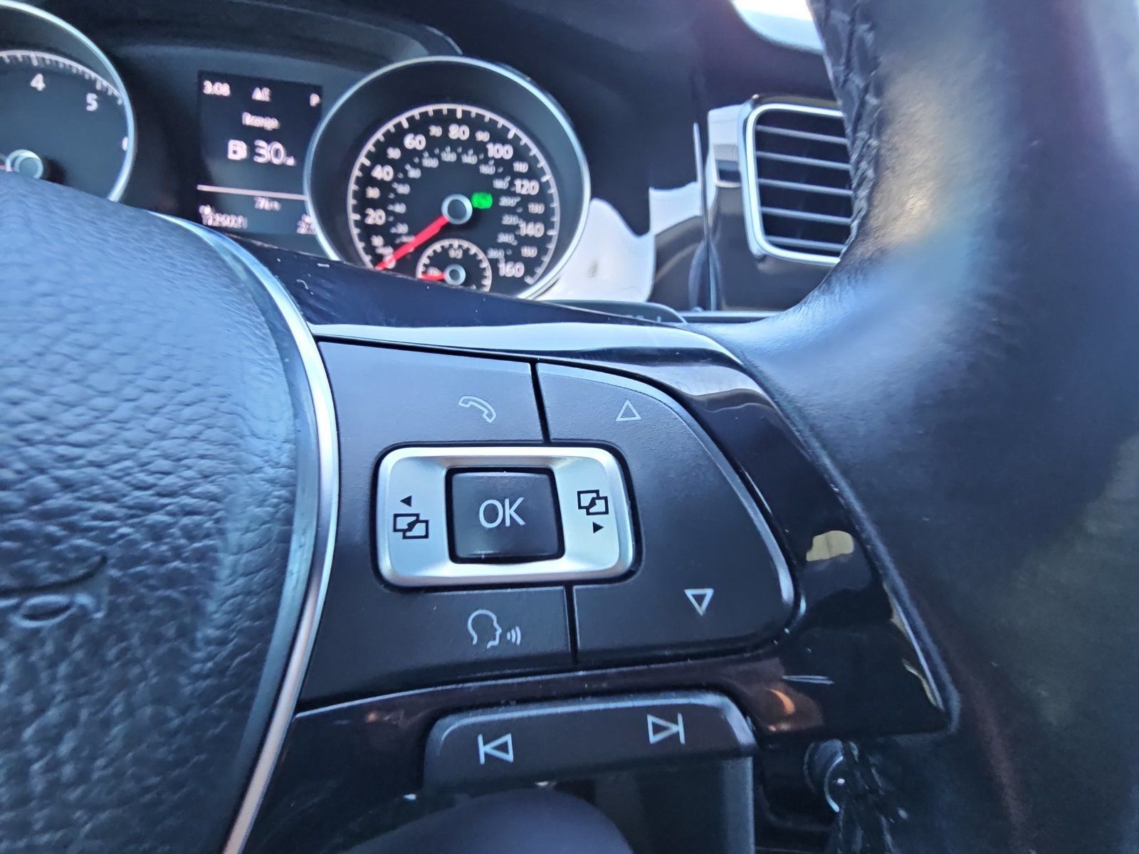 Used 2015 Volkswagen Golf SEL FWD image 17