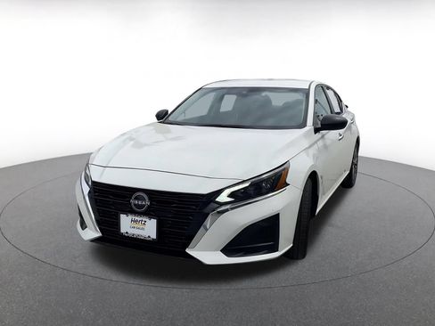 Used 2025 Nissan Altima 2.5 SV FWD image 7