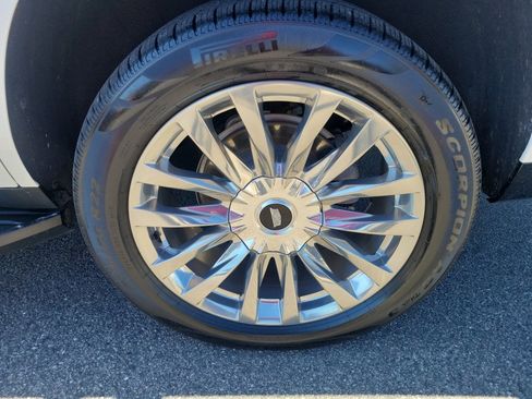 Used 2021 Cadillac Escalade Premium Luxury image 27