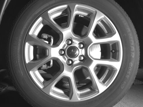 Used 2025 Jeep Compass Limited AWD/4WD image 12