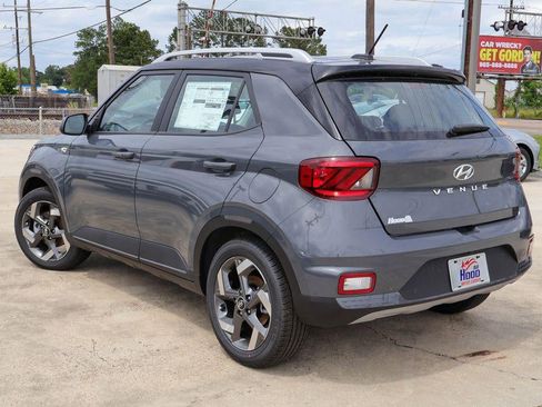 New 2026 Hyundai Venue SEL FWD image 2