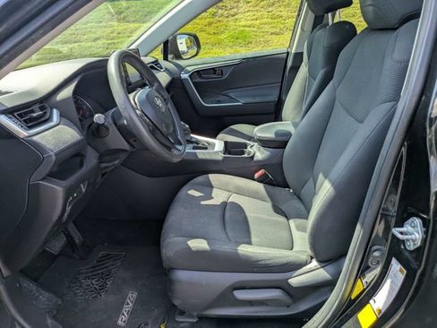 Used 2019 Toyota RAV4 LE FWD image 20