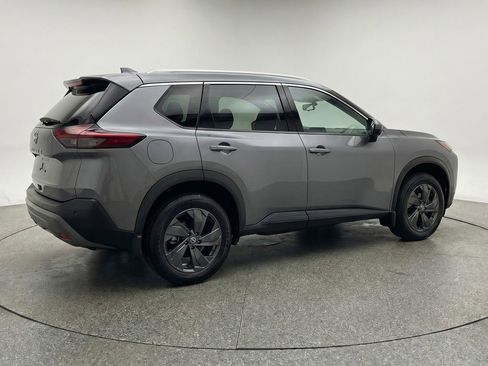 Used 2025 Nissan Rogue SV image 9