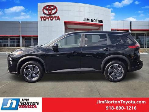 Used 2025 Nissan Rogue SV FWD image 4