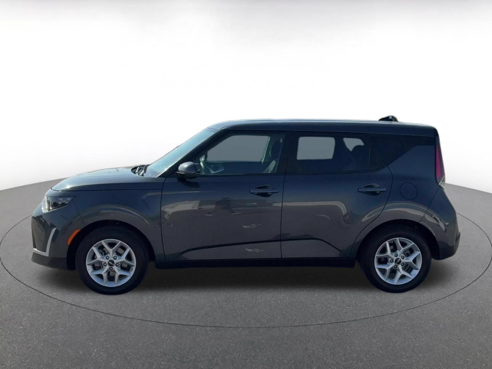 Used 2025 Kia Soul LX w/ LX Technology Package FWD image 8