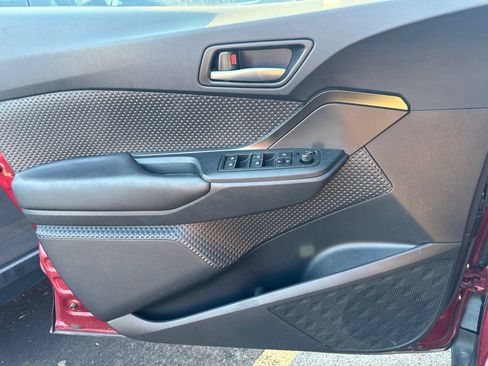 Used 2018 Toyota C-HR XLE FWD image 9
