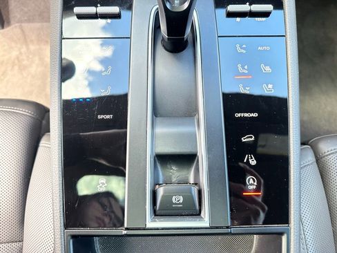 Certified 2023 Porsche Macan image 26