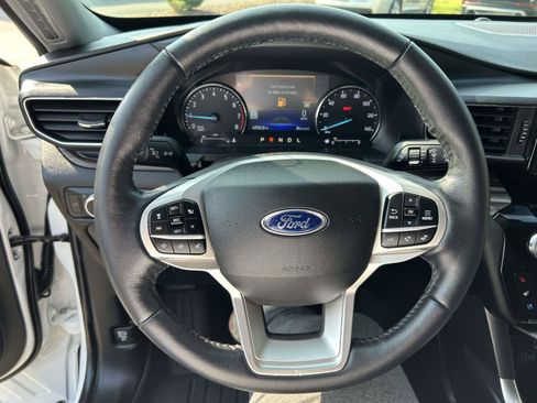 Used 2022 Ford Explorer Limited w/ Equipment Group 301A RWD image 32