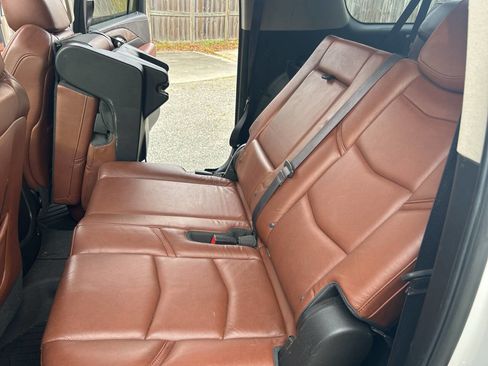 Used 2017 Cadillac Escalade ESV Premium Luxury image 32